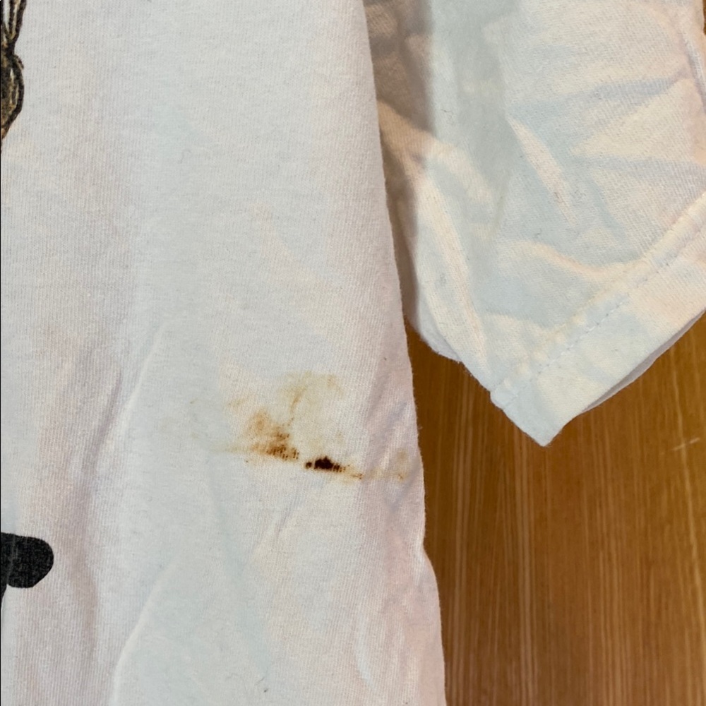 White Short Sleeve Tees with Minimalist Designs - Picture 3 of 7
